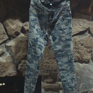 New York & Company Camouflage Pants